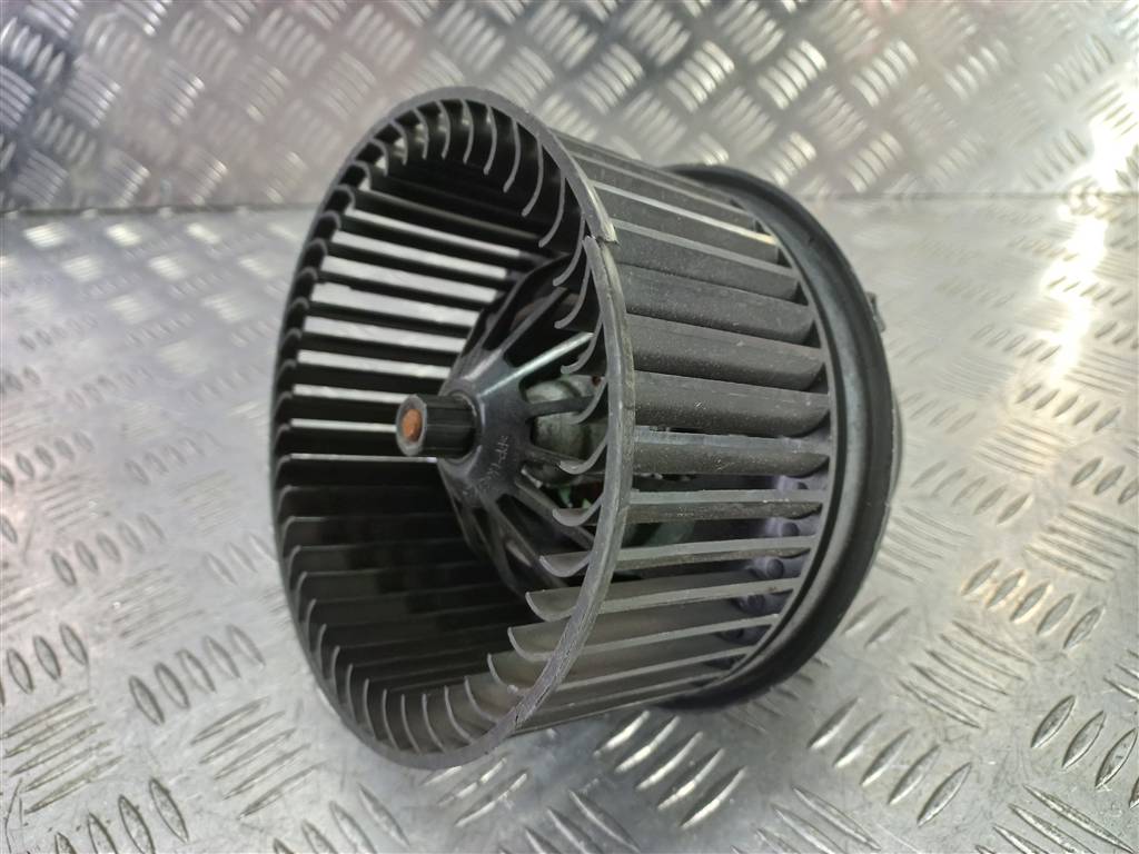 моторчик отопителя FORD Focus 1.8 MT (125 л.с.)Focus  II (2005—2008) Хетчбэк 1362641, 2010 рублей, Москва