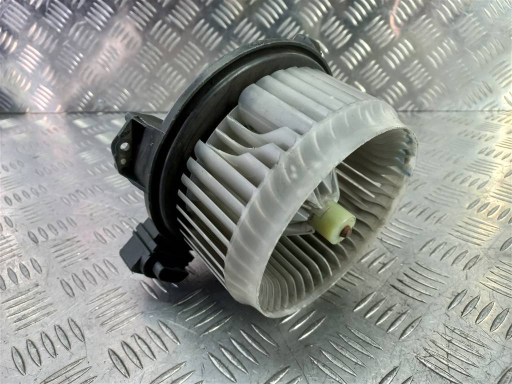 моторчик отопителя SUZUKI SX4 1.6 MT (125 л.с.)Swift  III (2004—2011) Хетчбэк 7415063J00, 980 рублей, Москва