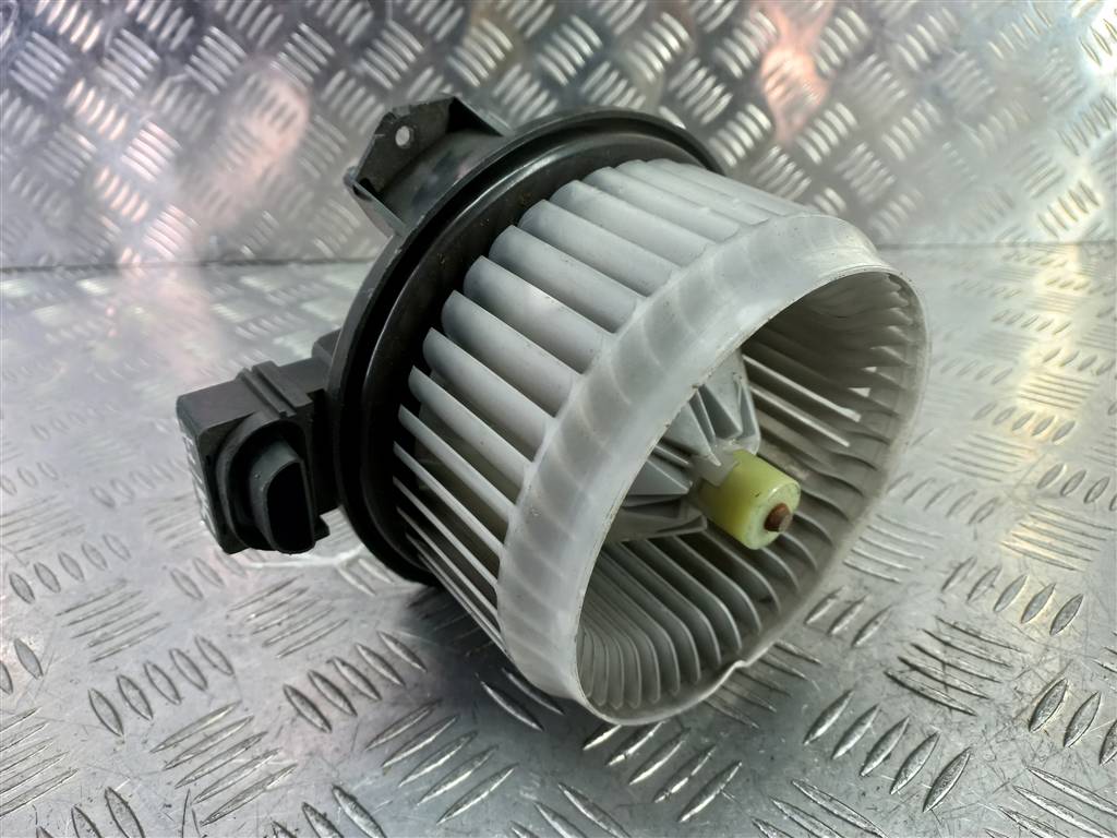 моторчик отопителя SUZUKI SWIFT 1.3 MT (93 л.с.)Swift  III (2004—2011) Хетчбэк 7415063J00, 980 рублей, Москва