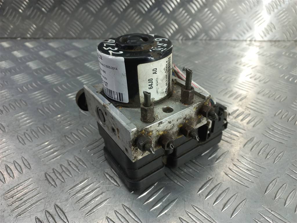 блок abs SUZUKI Grand Vitara 2.0 4WD MT (140 л.с.)Grand Vitara  II (2005—2008) Внедорожник 5611064JC1, 2930 рублей, Москва