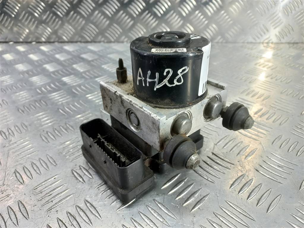 блок abs SUZUKI Grand Vitara 2.0 4WD MT (140 л.с.)Grand Vitara  I рестайлинг (2000—2006) Внедорожник 5611064JC1, 2930 рублей, Москва