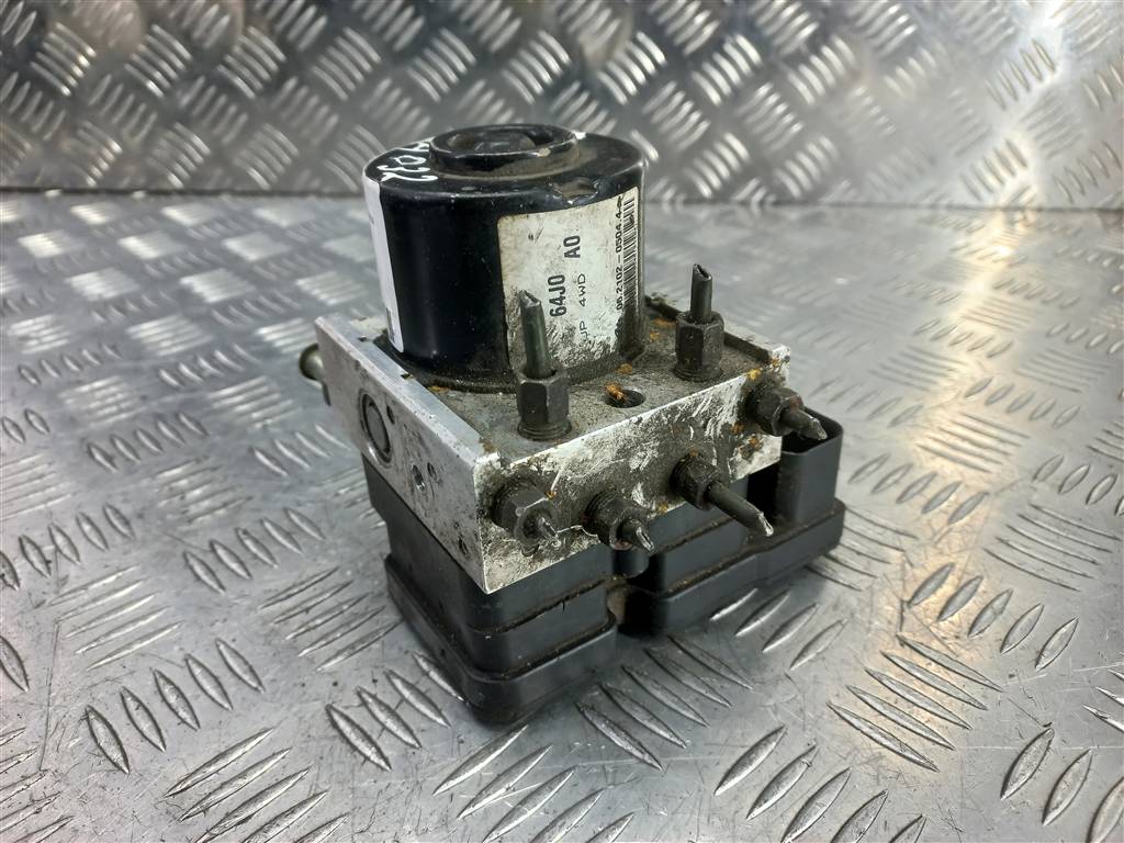 блок abs SUZUKI Grand Vitara 2.0 4WD MT (140 л.с.)Grand Vitara  II (2005—2008) Внедорожник 5611064JC1, 2930 рублей, Москва