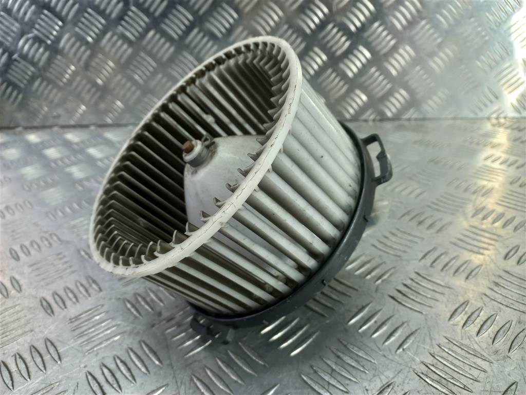 моторчик отопителя MAZDA 3  B32L61B10, 2820 рублей, Москва