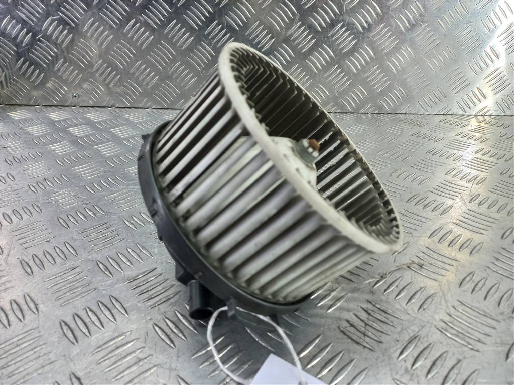 моторчик отопителя MAZDA 3  B32L61B10, 2820 рублей, Москва