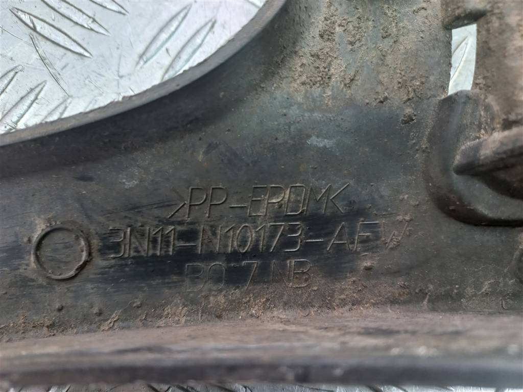 накладка крыла заднего FORD Fusion 1.4 MT (80 л.с.)Fusion  I (2002—2005) Хетчбэк 1738434, 1670 рублей, Москва