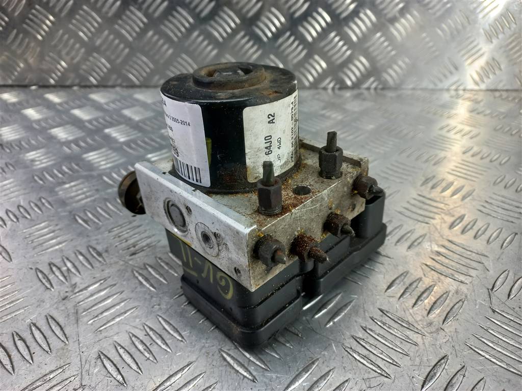 блок abs SUZUKI Grand Vitara 2.0 4WD MT (140 л.с.)Grand Vitara  II (2005—2008) Внедорожник 5611064JC1, 2930 рублей, Москва