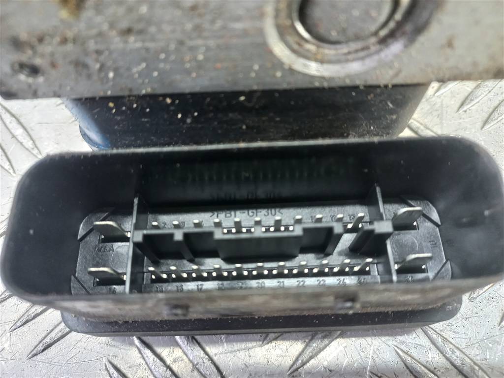 блок abs SUZUKI Grand Vitara 2.0 4WD MT (140 л.с.)Grand Vitara  II (2005—2008) Внедорожник 5611064JC1, 2930 рублей, Москва