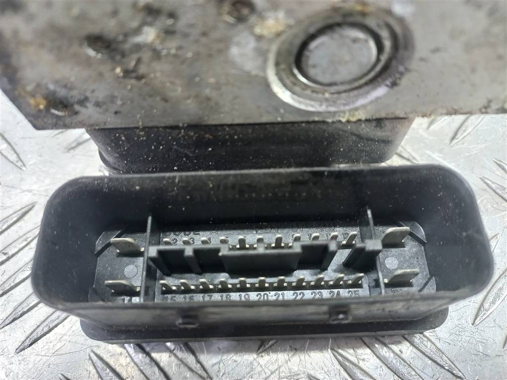 блок abs SUZUKI Grand Vitara 2.0 4WD MT (140 л.с.)Grand Vitara  II (2005—2008) Внедорожник 5611064JC1, 2930 рублей, Москва