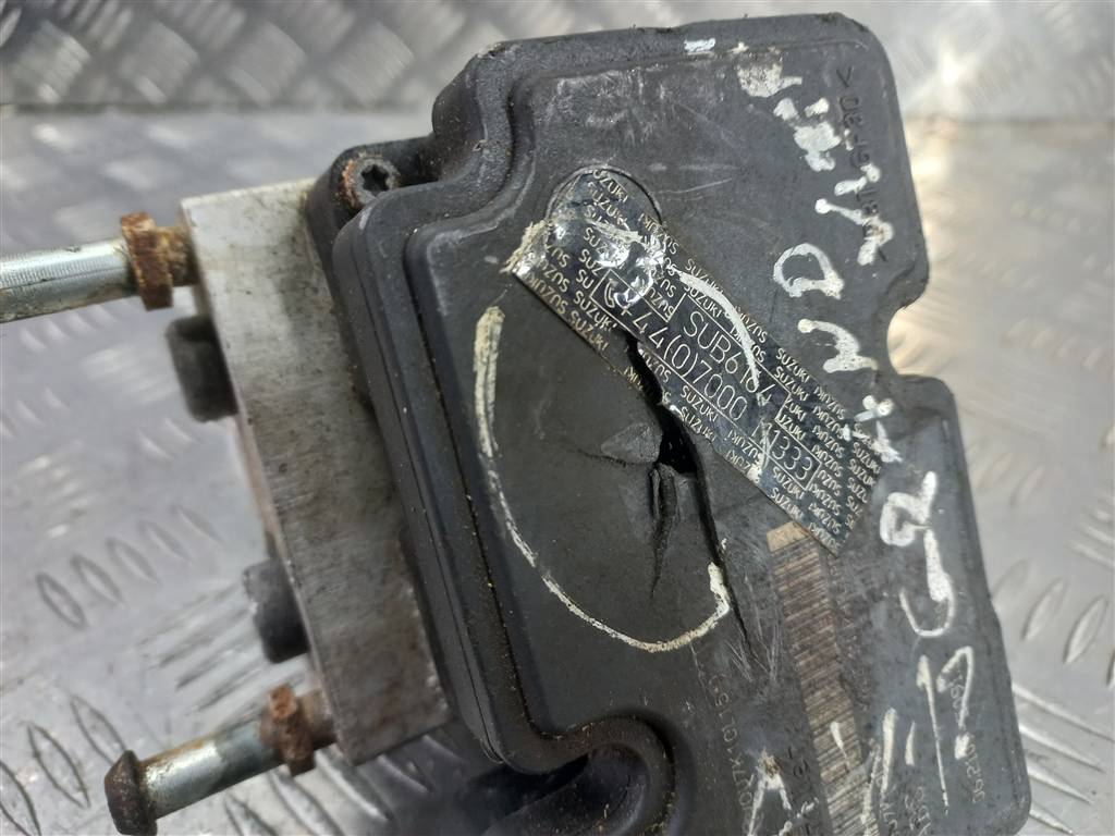 блок abs SUZUKI Grand Vitara 1.6 4WD MT (106 л.с.)Grand Vitara  II (2005—2008) Внедорожник 5611064JC1, 2930 рублей, Москва