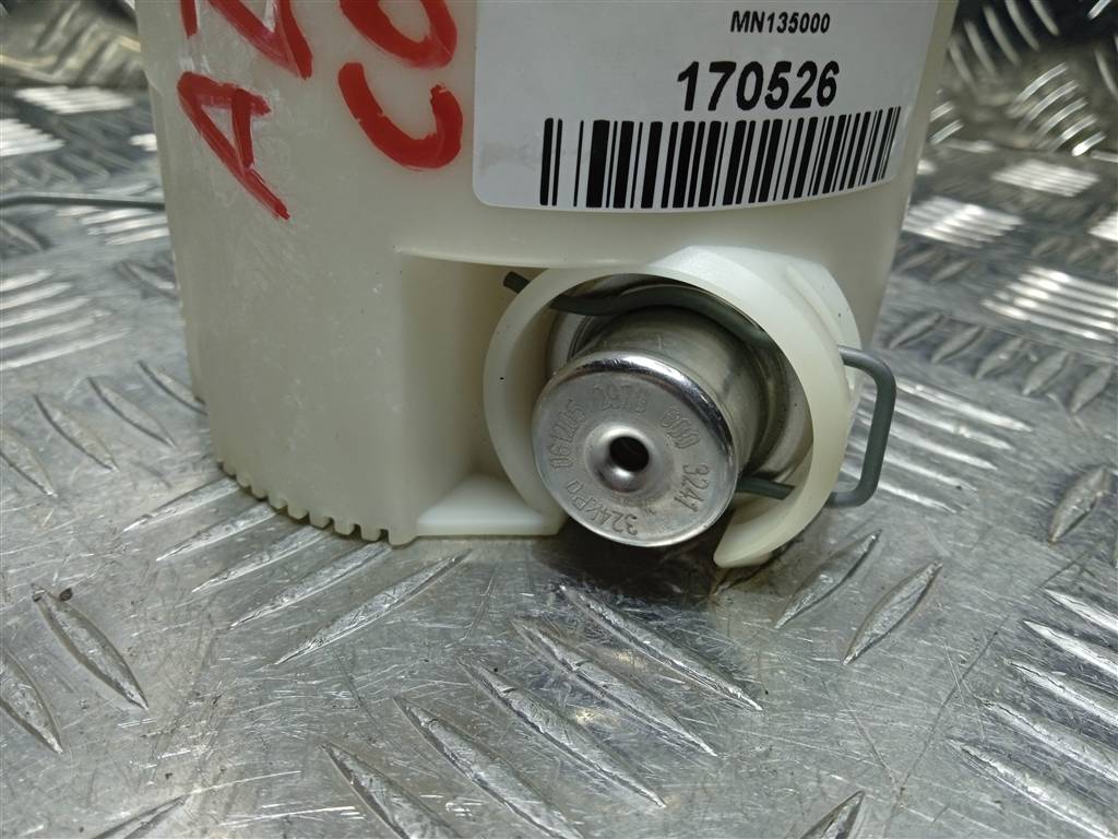 насос топливный (бензонасос) MITSUBISHI COLT  MN135000, 4770 рублей, Москва