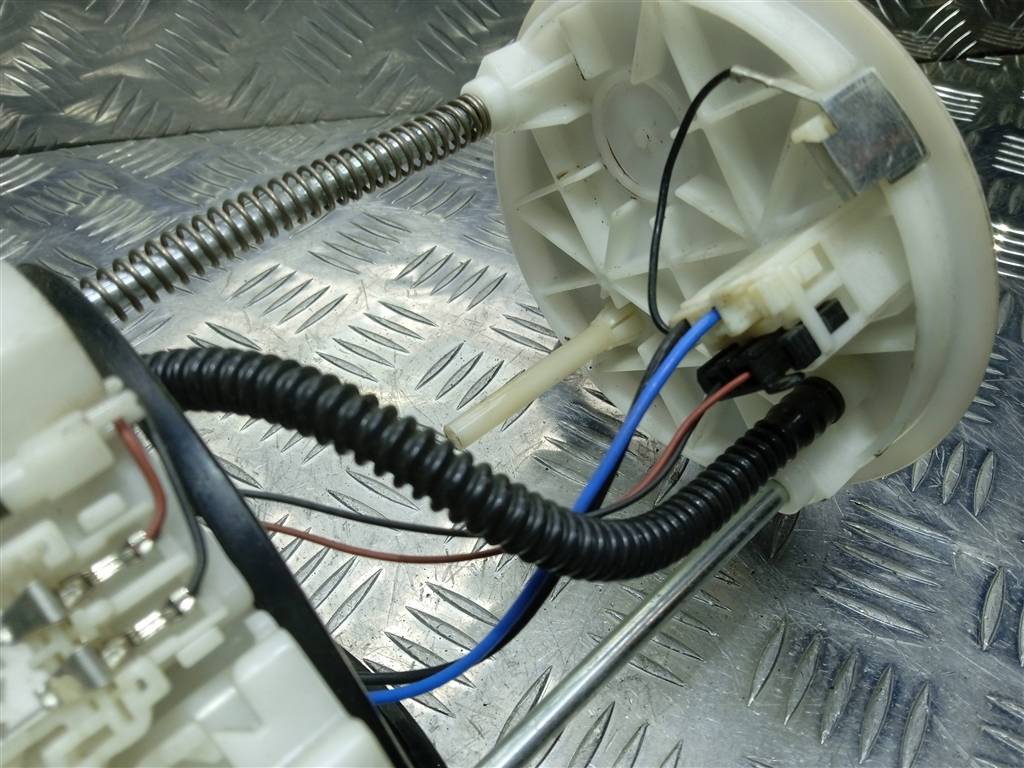 насос топливный (бензонасос) SUZUKI Grand Vitara 2.0 4WD MT (140 л.с.)Grand Vitara  II (2005—2008) Внедорожник 1510065J01, 2700 рублей, Москва