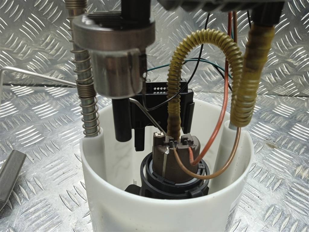 насос топливный (бензонасос) SUZUKI SX4 1.6 MT (125 л.с.)Swift  III (2004—2011) Хетчбэк 1510079J00, 3279 рублей, Москва