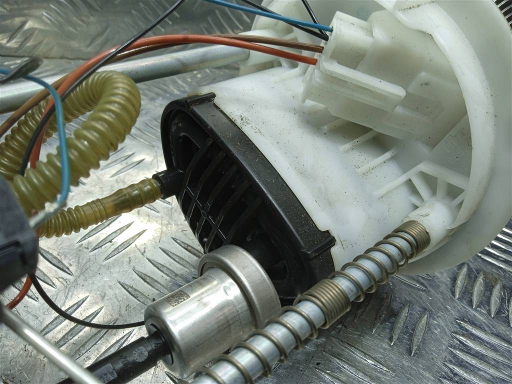 насос топливный (бензонасос) SUZUKI SX4 1.6 MT (125 л.с.)Swift  III (2004—2011) Хетчбэк 1510079J00, 3279 рублей, Москва