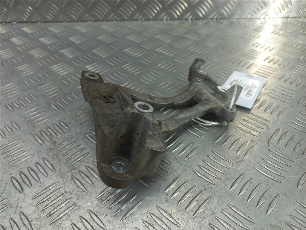 кронштейн компрессора кондиционера HONDA CR-V 2.0 AT (150 л.с.)CR-V  IV (2011—2015) Внедорожник 38930R3AG00, 860 рублей, Москва