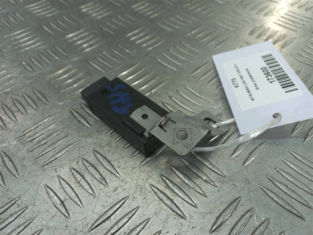 блок управления MITSUBISHI L200  2.5 DI-D 4WD MT (178 л.с.)L200  IV (2006—2014) Пикап MN141557, 750 рублей, Москва