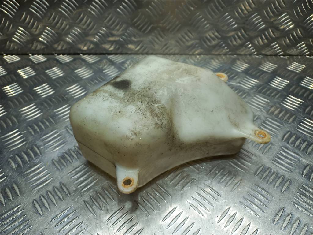 бачок расширительный SUZUKI Grand Vitara 2.0 4WD MT (140 л.с.)Grand Vitara  I рестайлинг (2000—2006) Внедорожник 1793165J00, 750 рублей, Москва