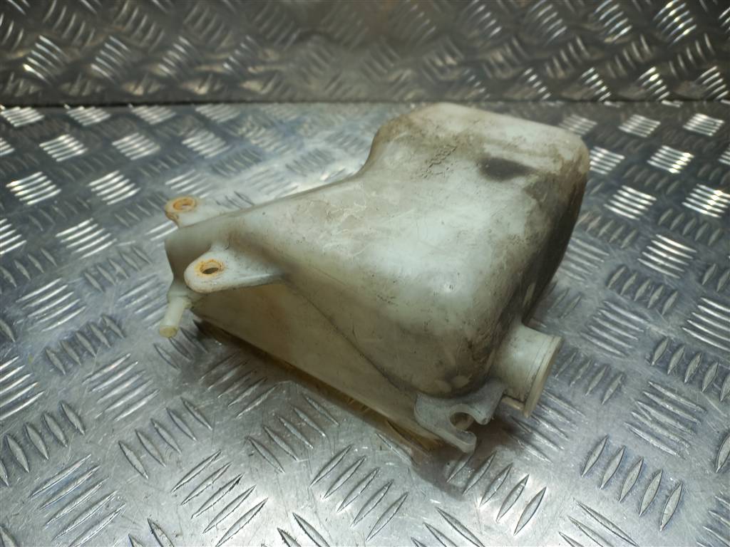 бачок расширительный SUZUKI Grand Vitara 2.0 4WD MT (140 л.с.)Grand Vitara  I рестайлинг (2000—2006) Внедорожник 1793165J00, 750 рублей, Москва