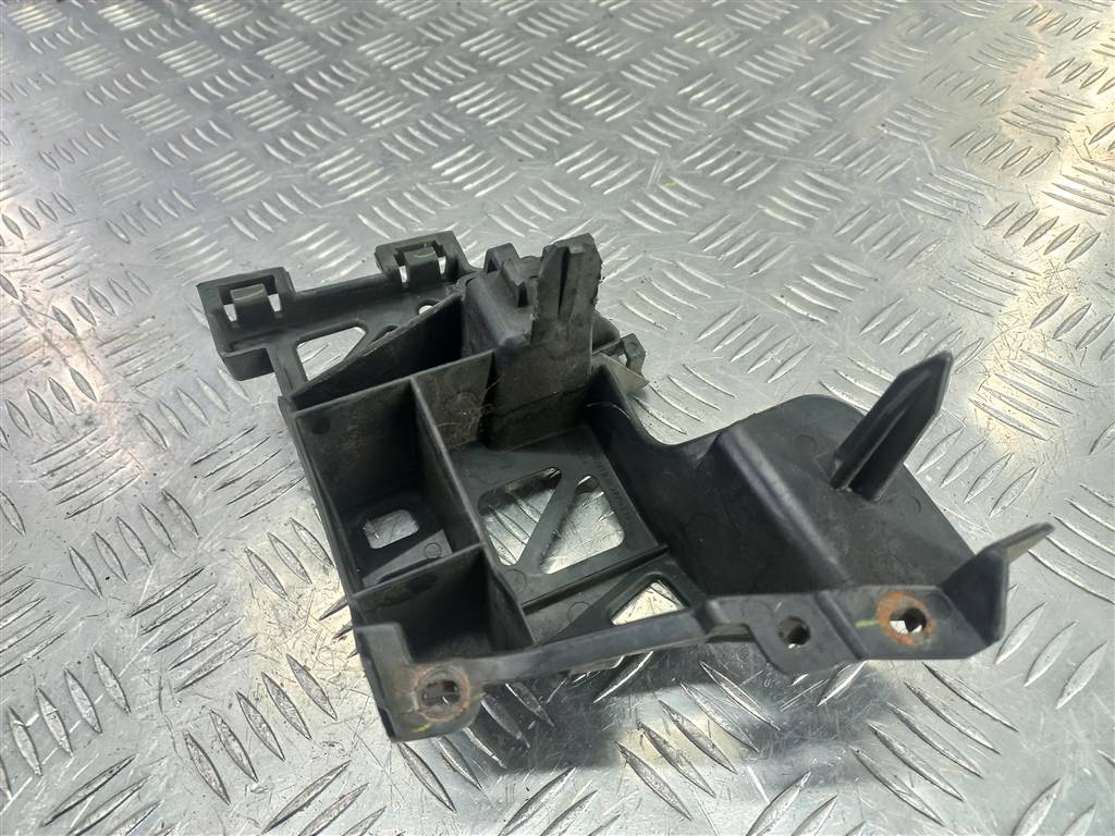 кронштейн бампера MAZDA 3 2.0 MT (150 л.с.)3  BK (2003—2006) Седан BR5H502B1, 1320 рублей, Москва