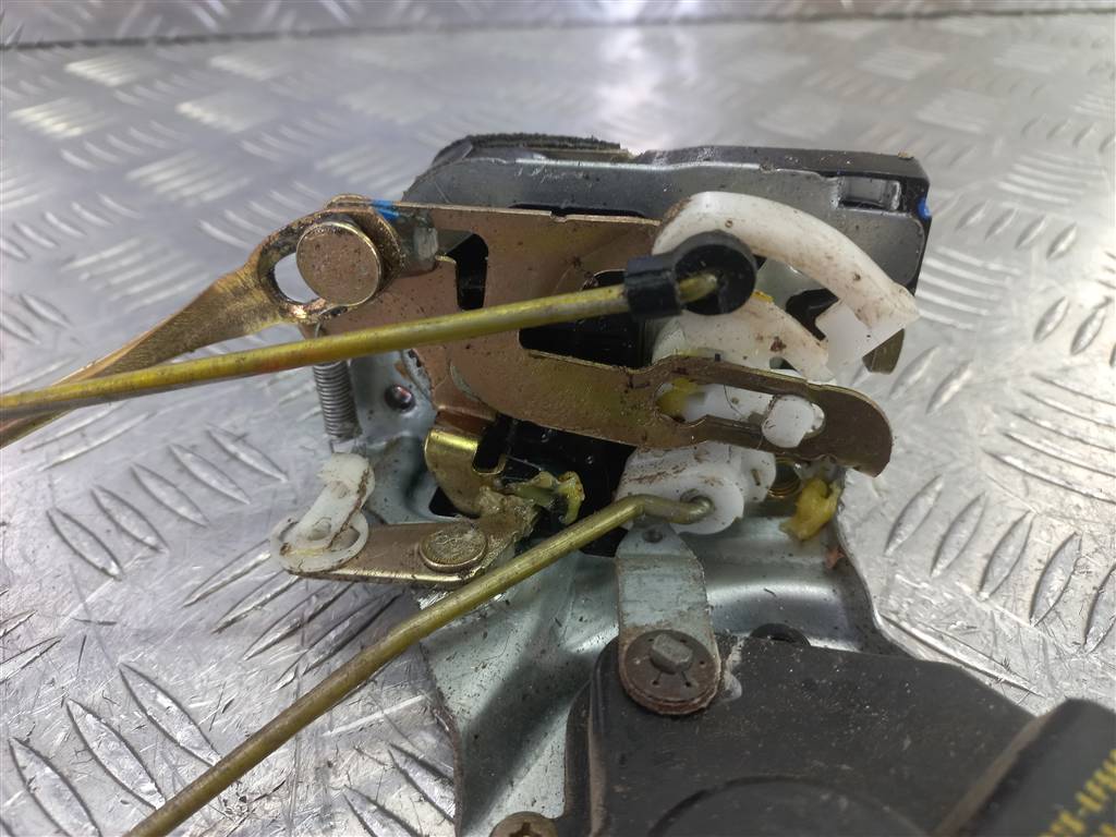 замок двери SUZUKI JIMNY 1.3 MT (85 л.с.)Jimny  III рестайлинг (2005—2012) Внедорожник 8220281A21, 1780 рублей, Москва