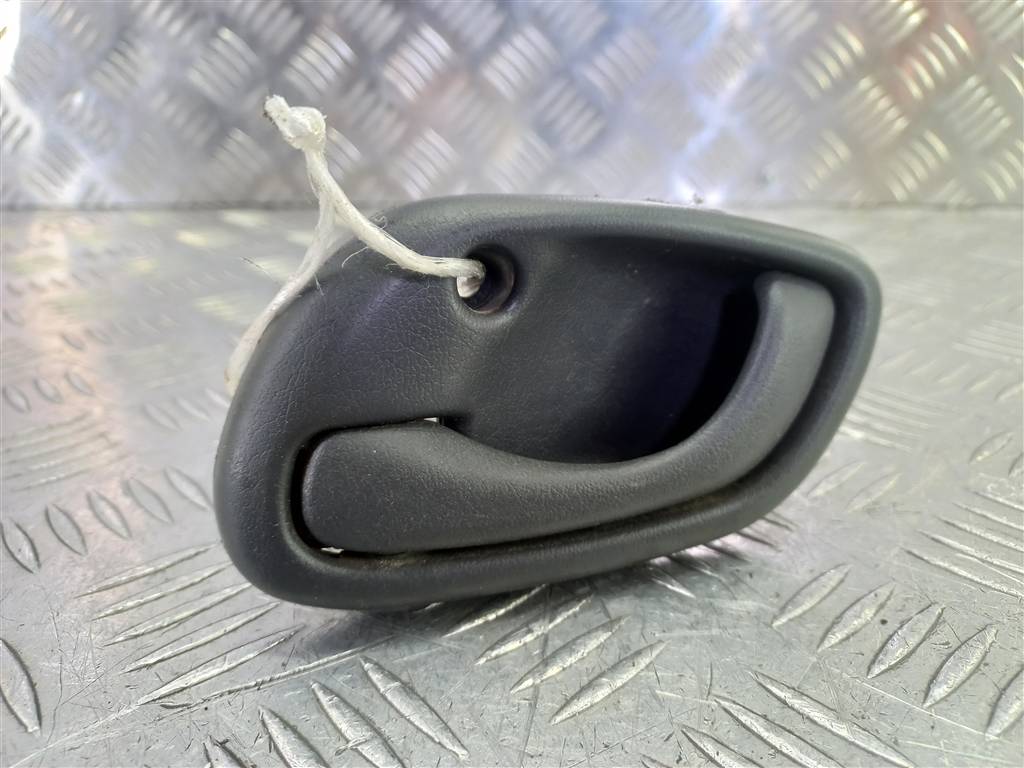 ручка двери внутренняя SUZUKI JIMNY 1.3 MT (85 л.с.)Jimny  III рестайлинг (2005—2012) Внедорожник 8310281A10, 3850 рублей, Москва