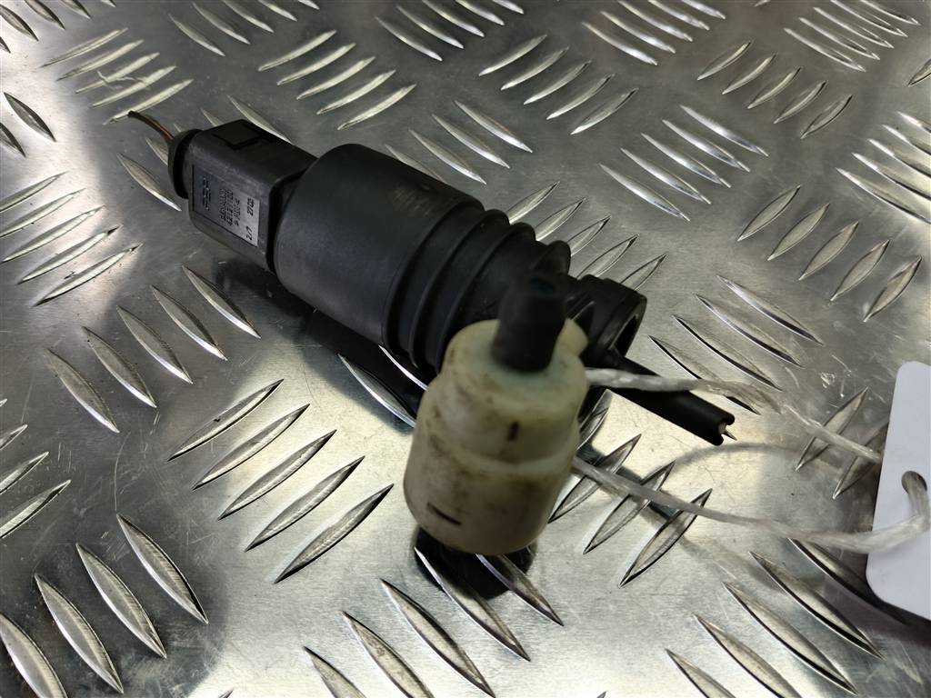 насос омывателя (моторчик) SUZUKI IGNIS 1.5 MT (99 л.с.)Ignis  II (2003—2008) Хетчбэк 3841086G00, 980 рублей, Москва