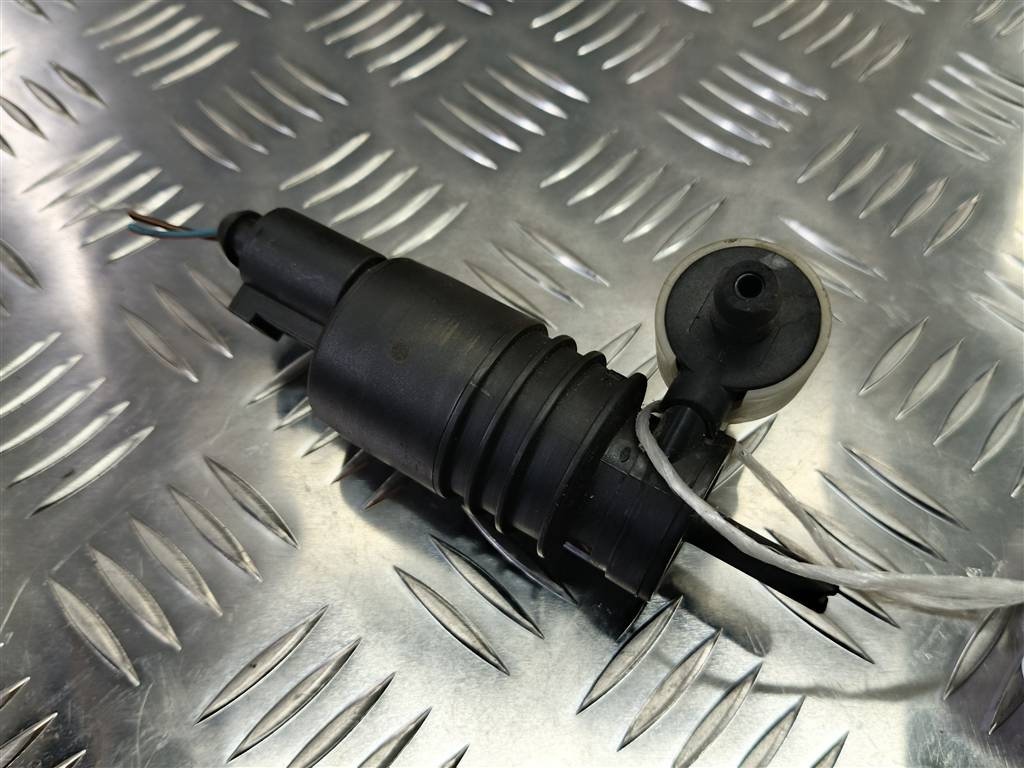 насос омывателя (моторчик) SUZUKI IGNIS 1.5 MT (99 л.с.)Ignis  II (2003—2008) Хетчбэк 3841086G00, 980 рублей, Москва