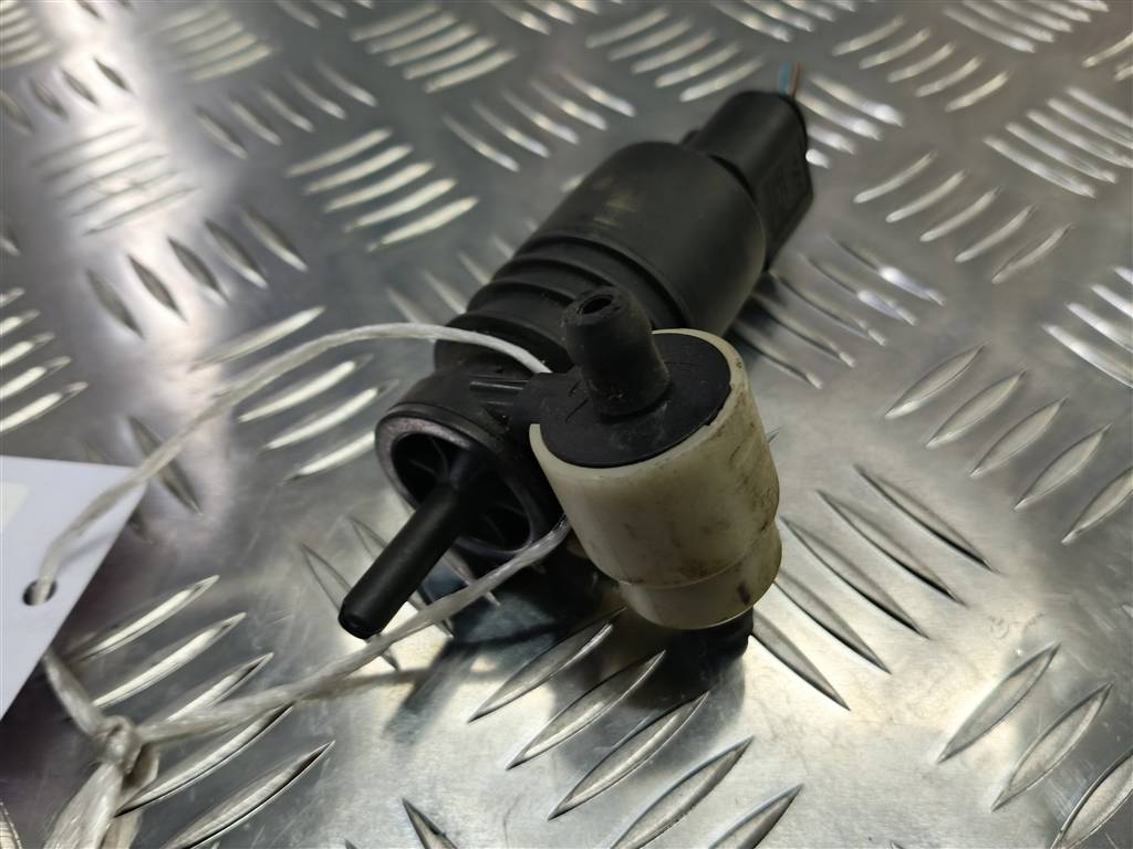 насос омывателя (моторчик) SUZUKI IGNIS 1.5 MT (99 л.с.)Ignis  II (2003—2008) Хетчбэк 3841086G00, 980 рублей, Москва