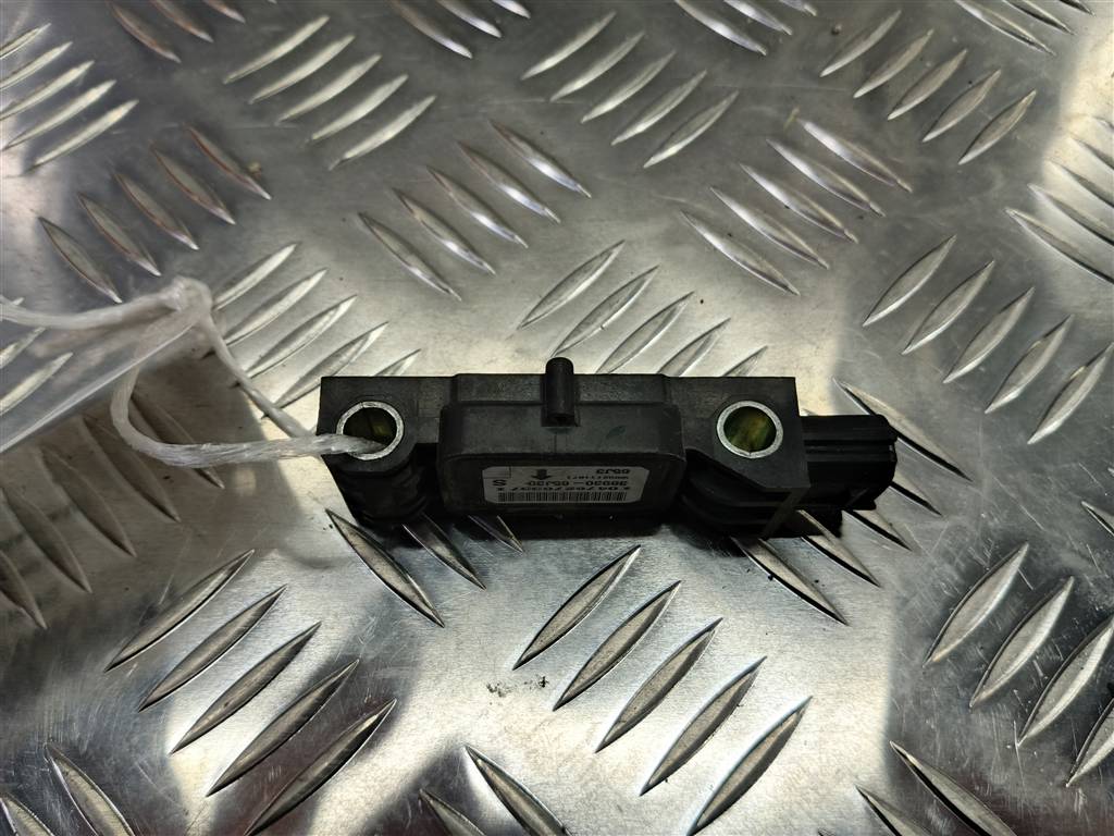 датчик удара (air bag) SUZUKI Grand Vitara 2.0 4WD MT (140 л.с.)Grand Vitara  II (2005—2008) Внедорожник 3893065J30, 520 рублей, Москва