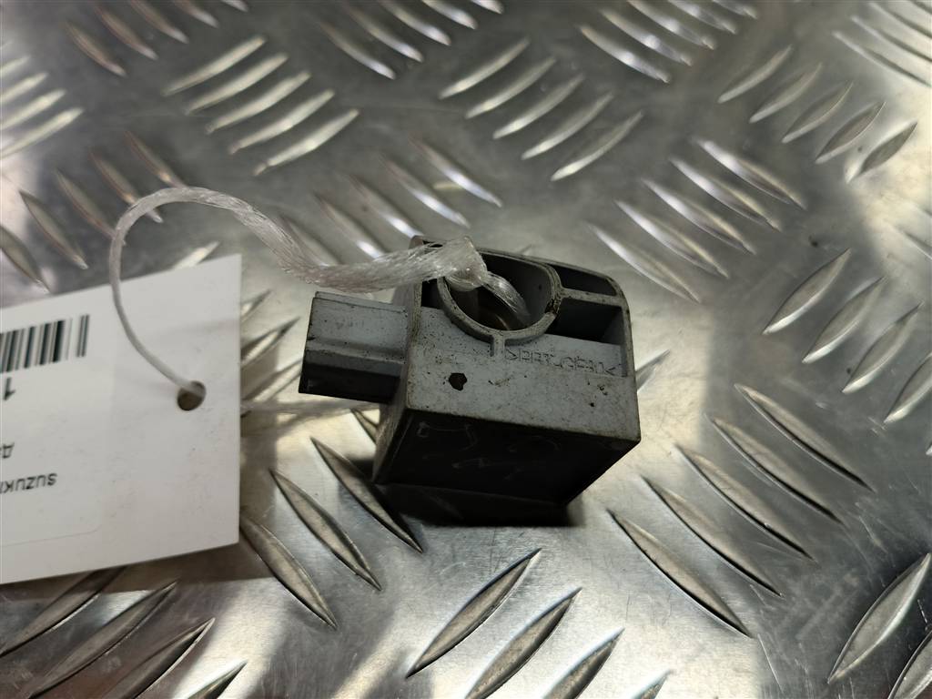 датчик удара (air bag) SUZUKI IGNIS 1.5 MT (99 л.с.)Ignis  II (2003—2008) Хетчбэк 3893086G10, 630 рублей, Москва