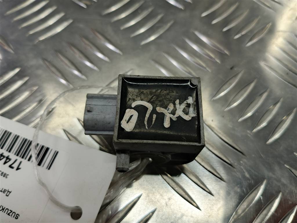 датчик удара (air bag) SUZUKI IGNIS 1.5 MT (99 л.с.)Ignis  II (2003—2008) Хетчбэк 3893086G10, 630 рублей, Москва