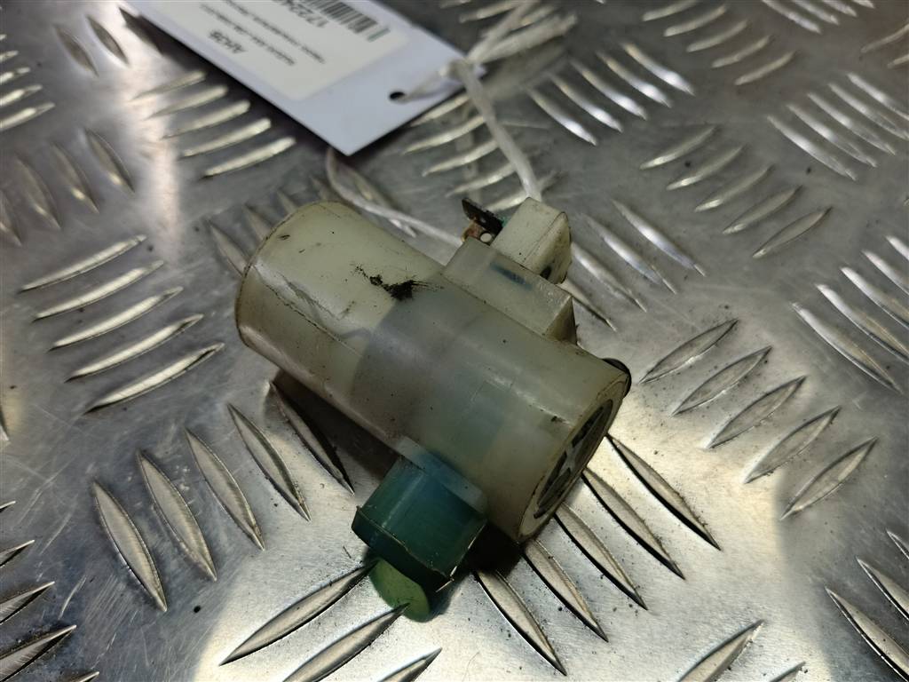 насос омывателя (моторчик) SUZUKI SX4 1.6 MT (125 л.с.)Swift  III (2004—2011) Хетчбэк 3841079J10, 2130 рублей, Москва