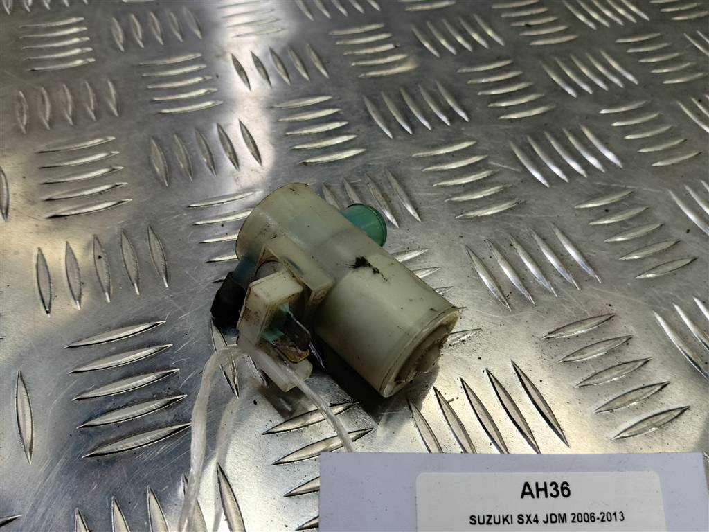 насос омывателя (моторчик) SUZUKI SX4 1.6 MT (125 л.с.)Swift  III (2004—2011) Хетчбэк 3841079J10, 2130 рублей, Москва