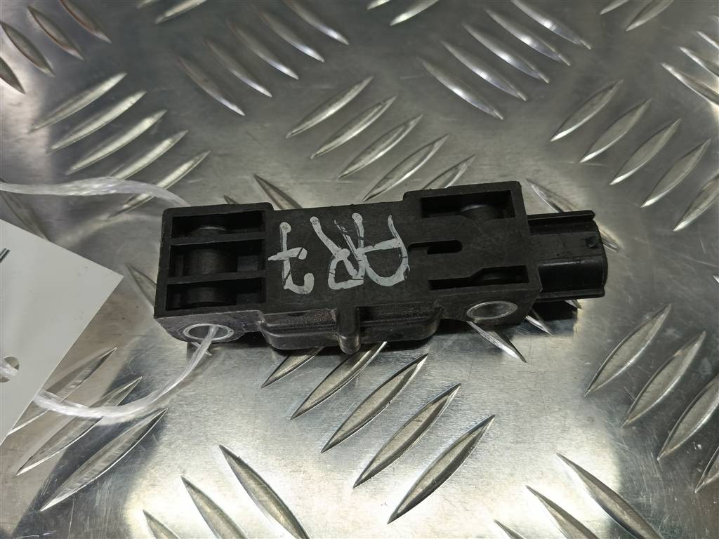 датчик удара (air bag) SUZUKI Grand Vitara 2.0 4WD MT (140 л.с.)Grand Vitara  II (2005—2008) Внедорожник 3893065J30, 520 рублей, Москва