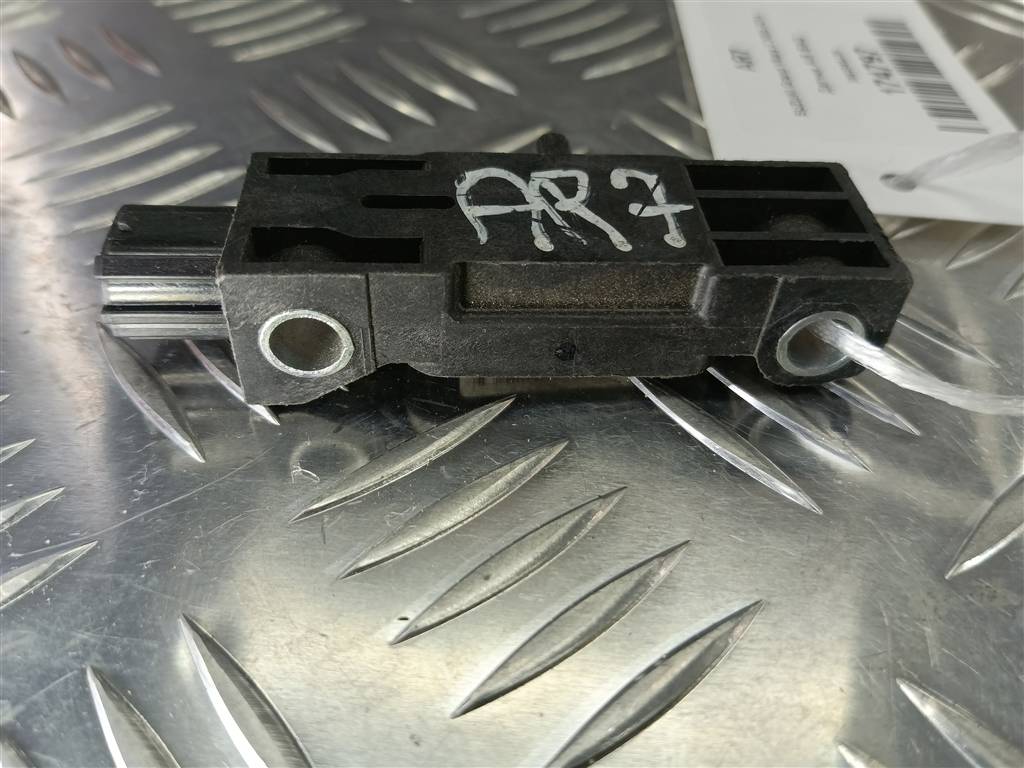 датчик удара (air bag) SUZUKI Grand Vitara 2.0 4WD MT (140 л.с.)Grand Vitara  II (2005—2008) Внедорожник 3893065J30, 520 рублей, Москва