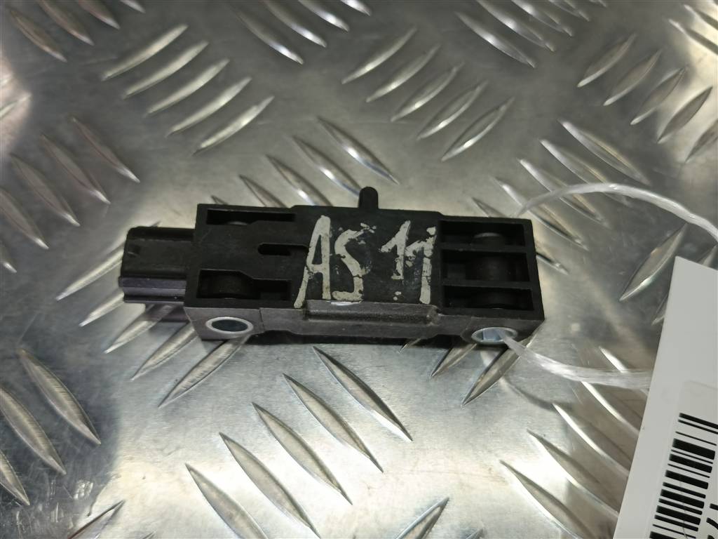 датчик удара (air bag) SUZUKI Grand Vitara 2.0 4WD MT (140 л.с.)Grand Vitara  II (2005—2008) Внедорожник 3893065J30, 520 рублей, Москва