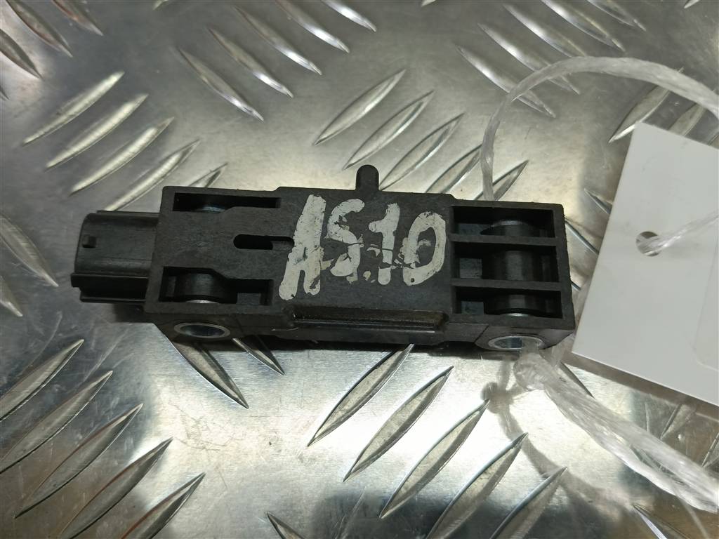 датчик удара (air bag) SUZUKI Grand Vitara 2.4 MT (166 л.с.)Grand Vitara  II рестайлинг (2008—2012) Внедорожник 3893065J30, 520 рублей, Москва