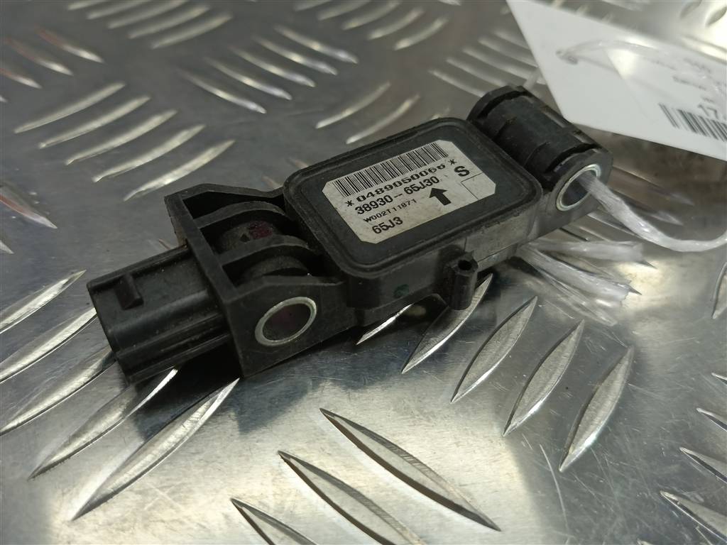 датчик удара (air bag) SUZUKI Grand Vitara 2.4 MT (166 л.с.)Grand Vitara  II рестайлинг (2008—2012) Внедорожник 3893065J30, 520 рублей, Москва