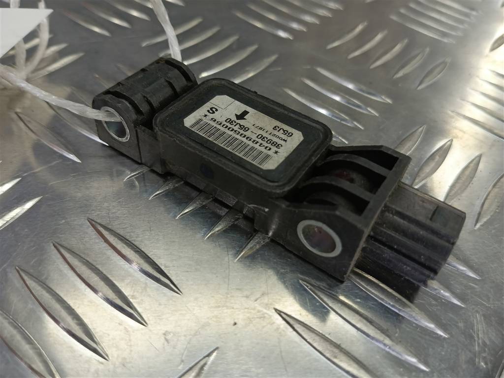 датчик удара (air bag) SUZUKI Grand Vitara 2.4 MT (166 л.с.)Grand Vitara  II рестайлинг (2008—2012) Внедорожник 3893065J30, 520 рублей, Москва