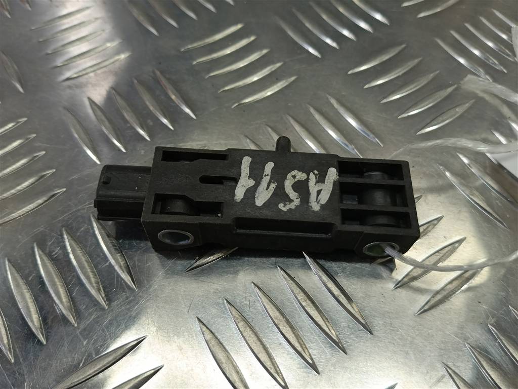 датчик удара (air bag) SUZUKI Grand Vitara 2.0 4WD MT (140 л.с.)Grand Vitara  II (2005—2008) Внедорожник 3893065J30, 520 рублей, Москва