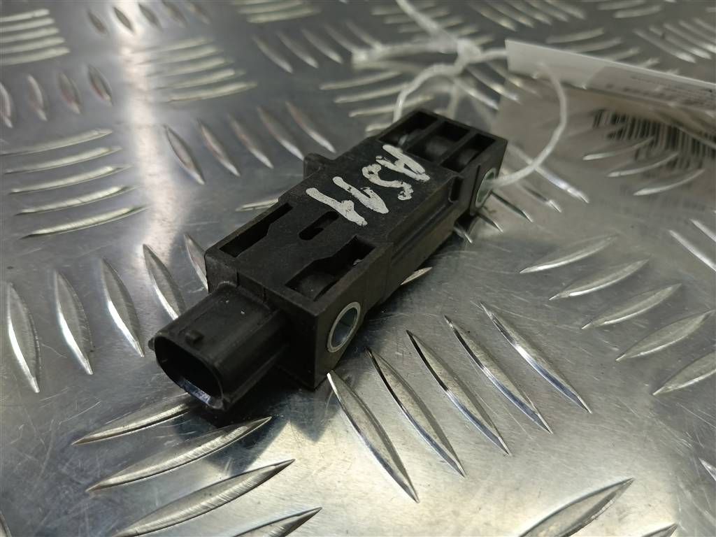 датчик удара (air bag) SUZUKI Grand Vitara 2.0 4WD MT (140 л.с.)Grand Vitara  II (2005—2008) Внедорожник 3893065J30, 520 рублей, Москва