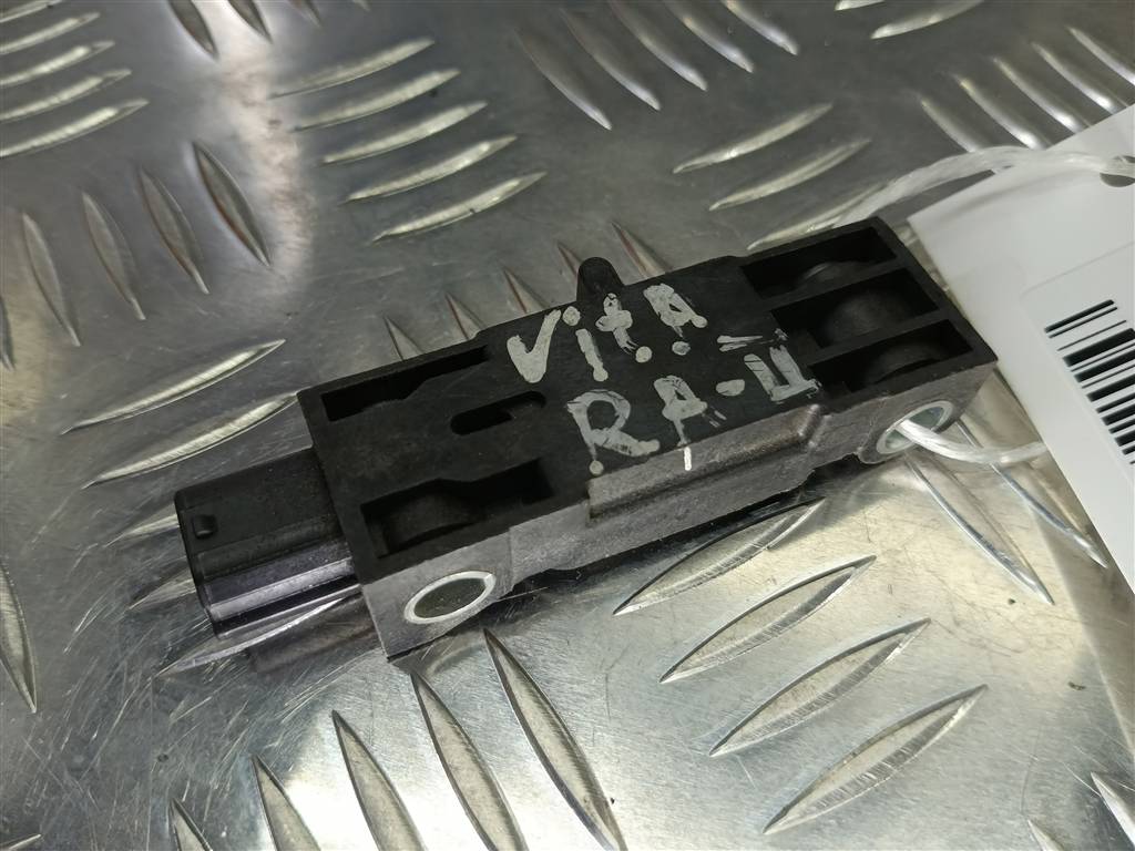 датчик удара (air bag) SUZUKI Grand Vitara 2.0 4WD MT (140 л.с.)Grand Vitara  II (2005—2008) Внедорожник 3893065J30, 520 рублей, Москва