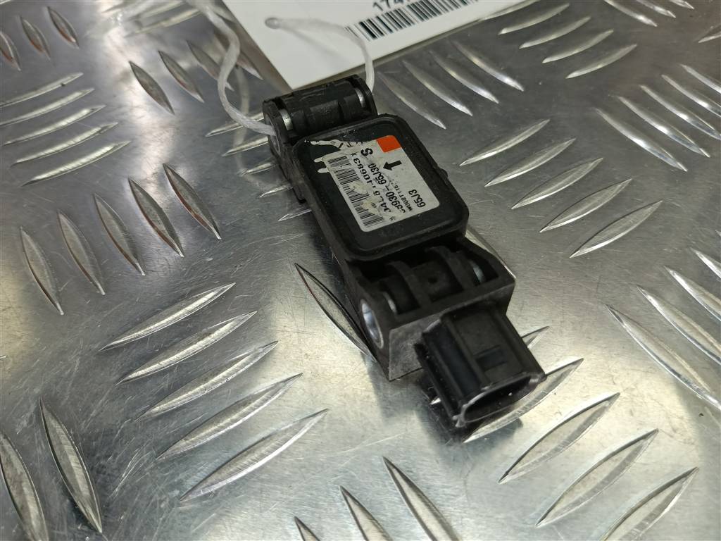 датчик удара (air bag) SUZUKI Grand Vitara 2.0 4WD MT (140 л.с.)Grand Vitara  II (2005—2008) Внедорожник 3893065J30, 520 рублей, Москва