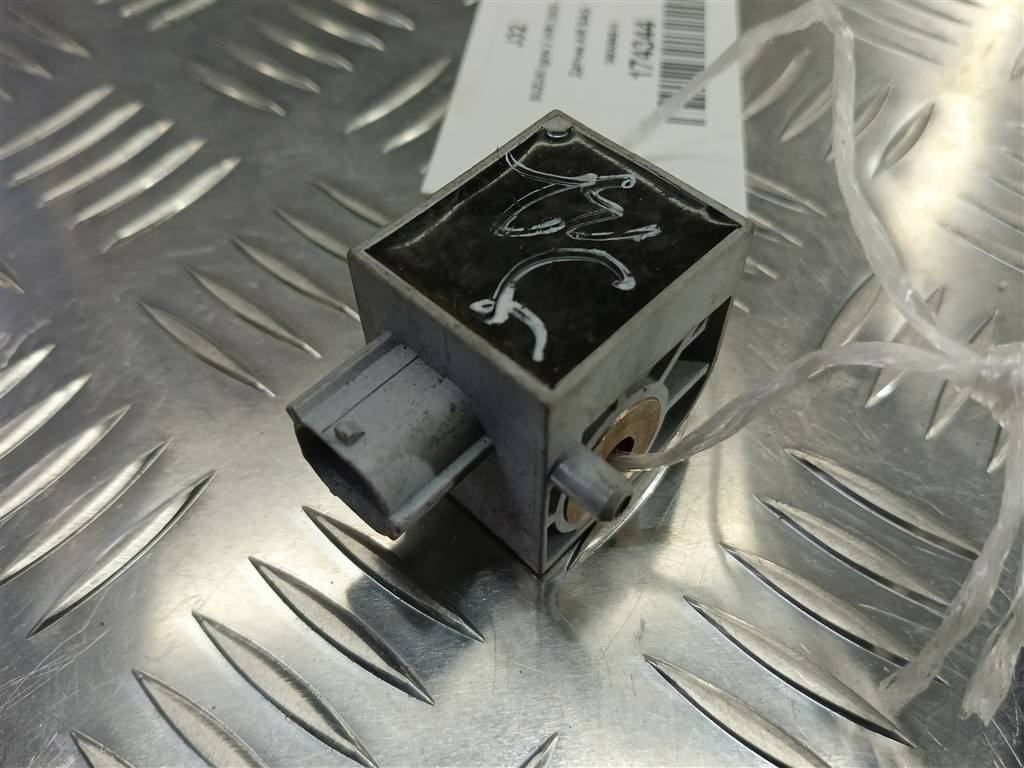 датчик удара (air bag) SUZUKI IGNIS 1.5 MT (99 л.с.)Ignis  II (2003—2008) Хетчбэк 3893086G10, 630 рублей, Москва