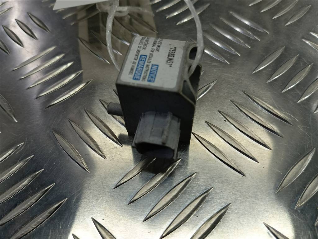 датчик удара (air bag) SUZUKI SWIFT 1.3 MT (93 л.с.)Swift  III (2004—2011) Хетчбэк 3893062J10, 520 рублей, Москва