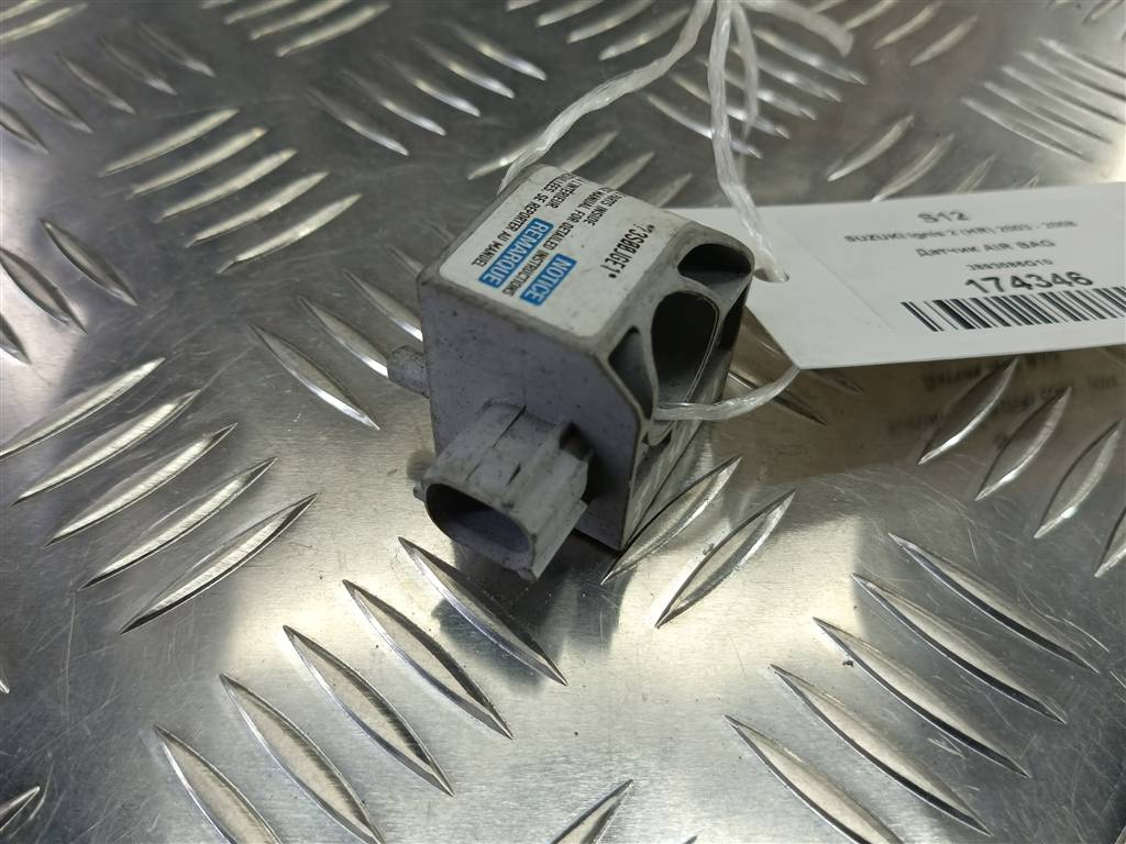 датчик удара (air bag) SUZUKI IGNIS 1.5 MT (99 л.с.)Ignis  II (2003—2008) Хетчбэк 3893086G10, 630 рублей, Москва