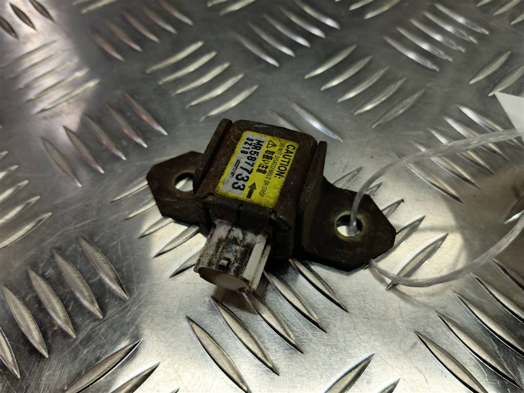 датчик удара (air bag) MITSUBISHI OUTLANDER  MR587733, 520 рублей, Москва