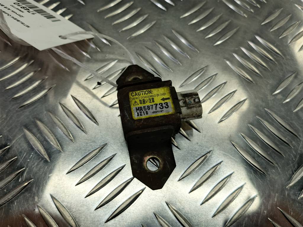 датчик удара (air bag) MITSUBISHI OUTLANDER  MR587733, 520 рублей, Москва