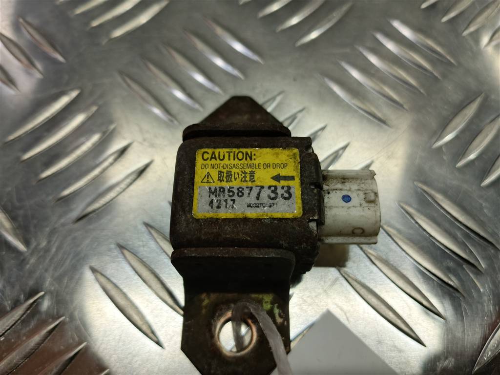датчик удара (air bag) MITSUBISHI OUTLANDER  MR587733, 520 рублей, Москва