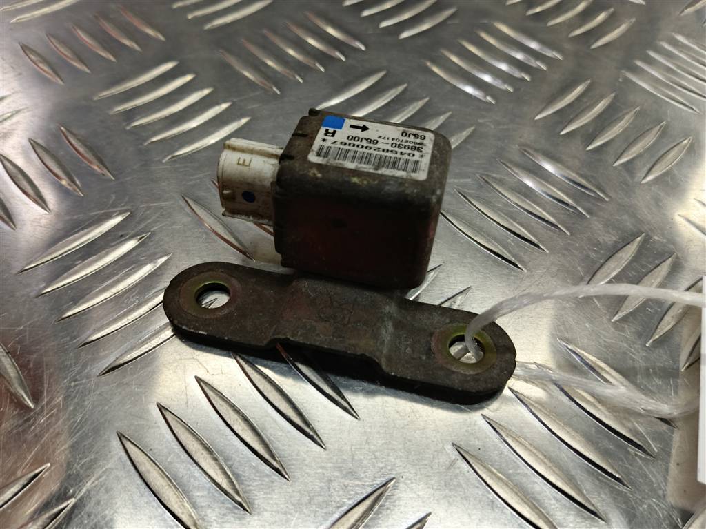 датчик удара (air bag) SUZUKI Grand Vitara 1.6 4WD MT (106 л.с.)Grand Vitara  II (2005—2008) Внедорожник 3893065J00, 520 рублей, Москва