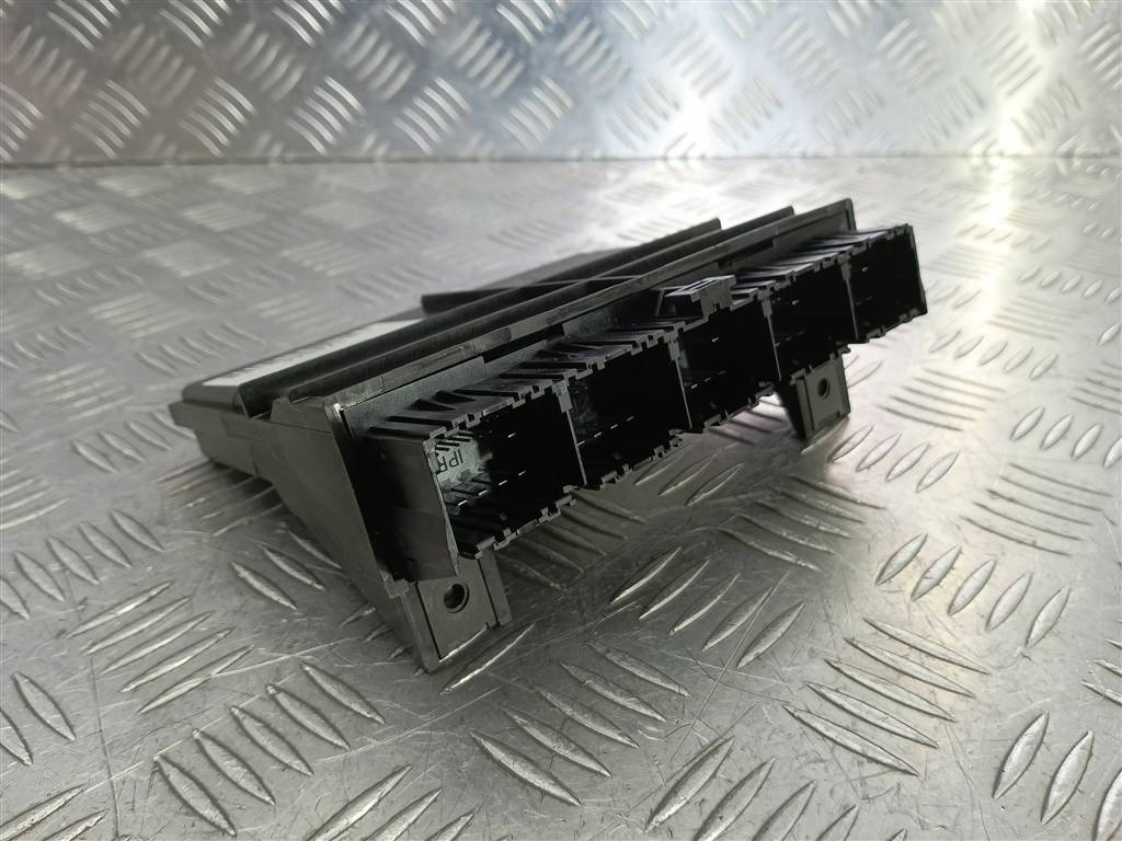 блок комфорта FORD Fusion 1.4 AMT (80 л.с.)Fusion  I рестайлинг (2005—2012) Хетчбэк 1679047, 1210 рублей, Москва